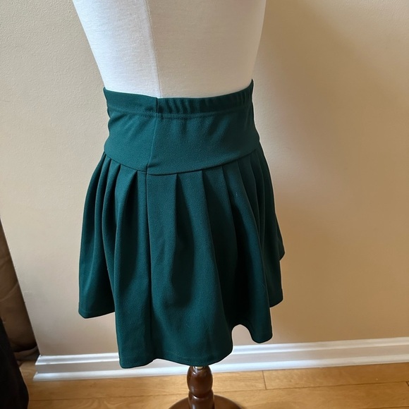 NWT Missguided Skirt evergreen. Size 6 - Picture 3 of 7